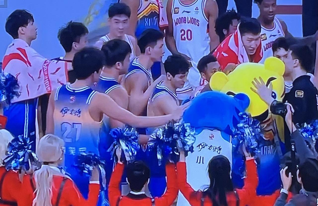 MK体育官方入口-包含新疆男篮战胜广州队，实力碾压对手再现神勇的词条