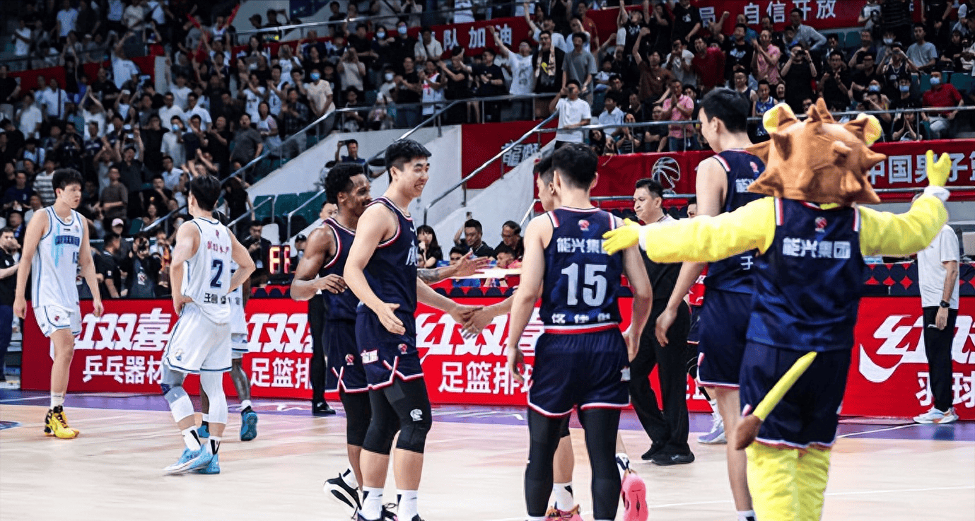 MK体育平台-新疆男篮战胜广州队，实力碾压对手再现神勇(新疆男篮对广州比赛视频)