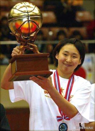 关于苗立杰成第四位入选FIBA名人堂的中国球员的信息