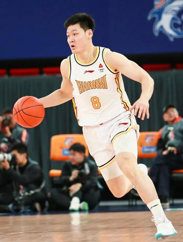林崴31分同曦不敌广东李弘权26分上海胜四川