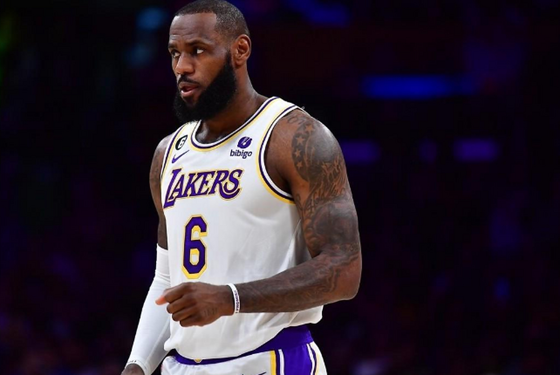 在湖人被立雕像有多难？NBA历史仅6人，詹姆斯有机会吗？