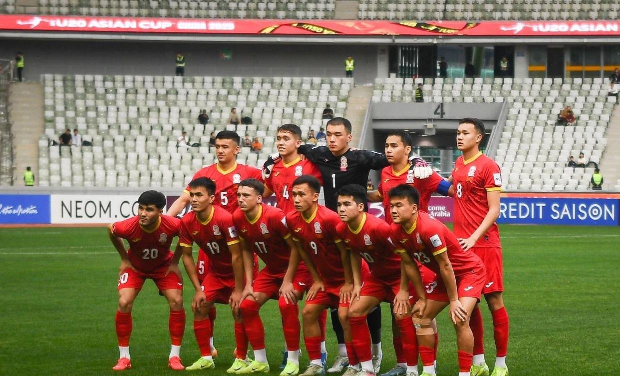 包含国足东亚杯名单：王钰栋刘诚宇在列蒯纪闻首次入选的词条